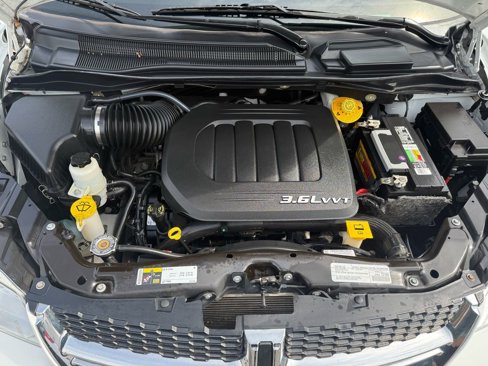 Used 2018 Dodge Grand Caravan SXT image 18