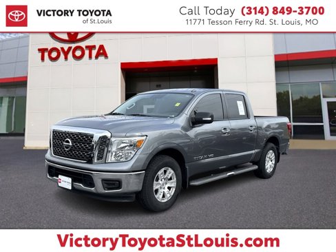 Used 2018 Nissan Titan SV image 1