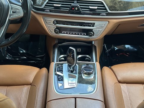 Used 2017 BMW 740e xDrive image 43