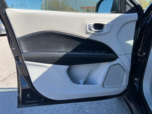 Used 2019 Jeep Compass Latitude w/ Popular Equipment Group image 9