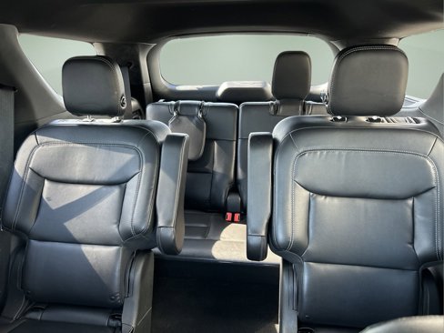 Used 2020 Ford Explorer XLT w/ Equipment Group 202A image 9