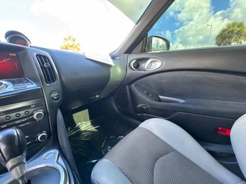 Used 2015 Nissan 370Z Touring image 22