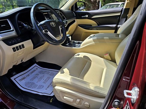 Used 2019 Toyota Highlander XLE image 7