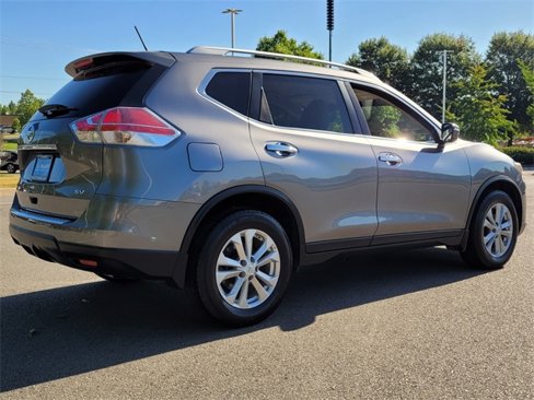 Used 2015 Nissan Rogue SV image 3