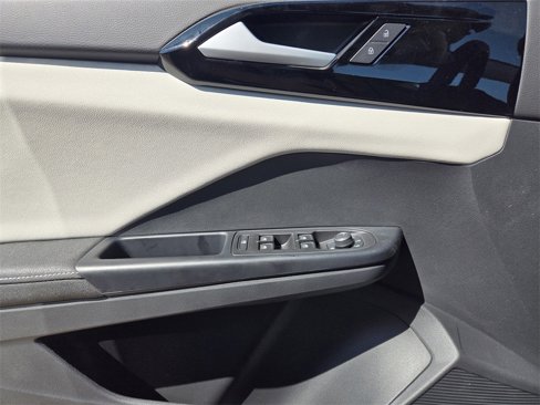 New 2025 Volkswagen Taos S image 18