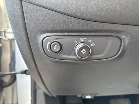 Used 2021 Chevrolet Equinox LS w/ LS Convenience Package image 23