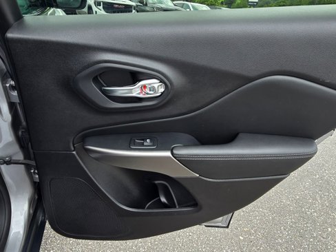 Used 2021 Jeep Cherokee Latitude Lux image 48