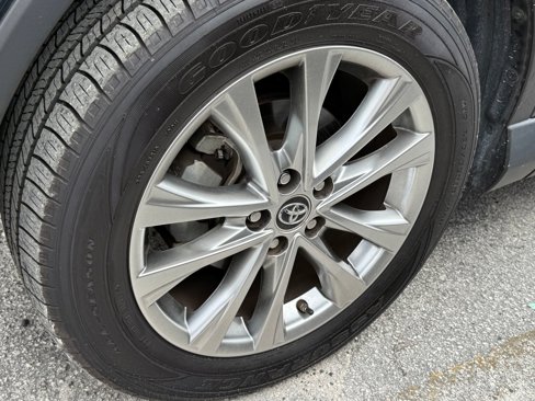 Used 2018 Toyota RAV4 Limited image 6