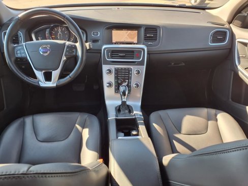 Used 2018 Volvo V60 T5 Cross Country w/ Convenience Package image 12