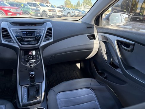 Used 2014 Hyundai Elantra SE image 7