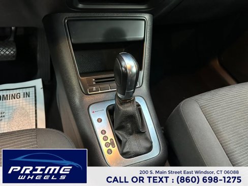 Used 2013 Volkswagen Tiguan S image 22
