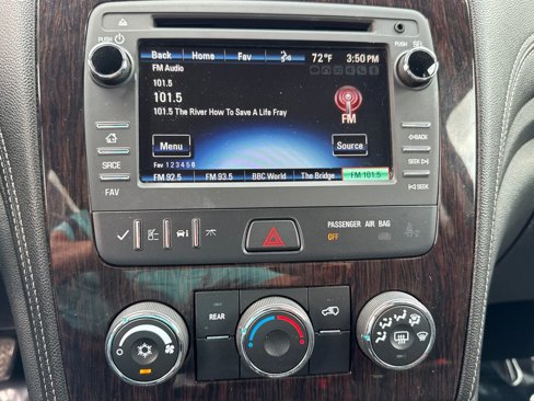 Used 2017 Chevrolet Traverse LT w/ Style and Technology Package image 23