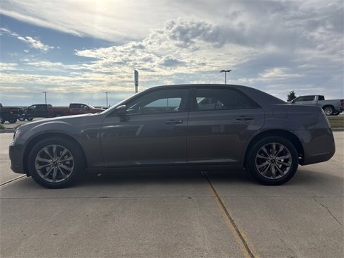 Used 2014 Chrysler 300 S image 5