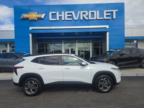 Used 2024 Chevrolet Trax LT image 3