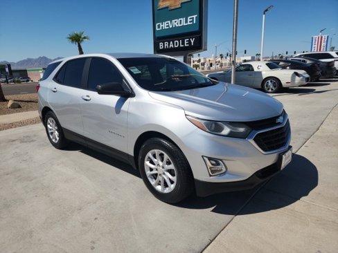 Used 2020 Chevrolet Equinox LS w/ LS Convenience Package image 2