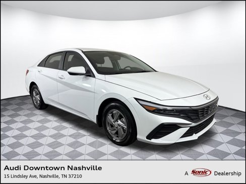 Used 2025 Hyundai Elantra SE image 1