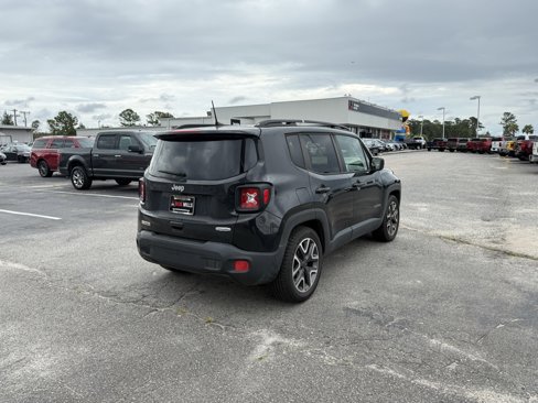 Used 2018 Jeep Renegade Latitude w/ Popular Equipment Group image 3