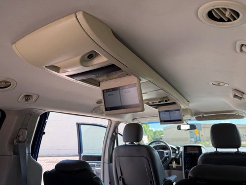 Used 2010 Dodge Grand Caravan SXT image 20