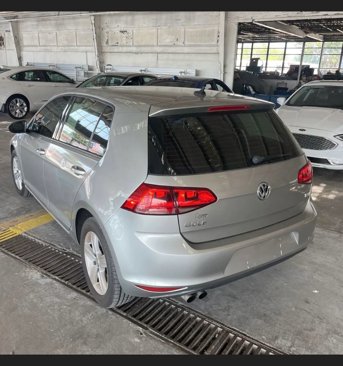 Used 2017 Volkswagen Golf S image 2