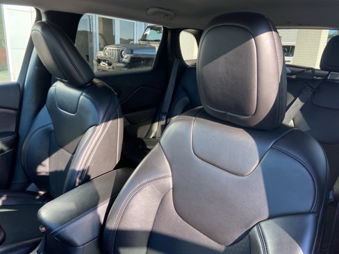 Used 2020 Jeep Cherokee Latitude Plus image 17