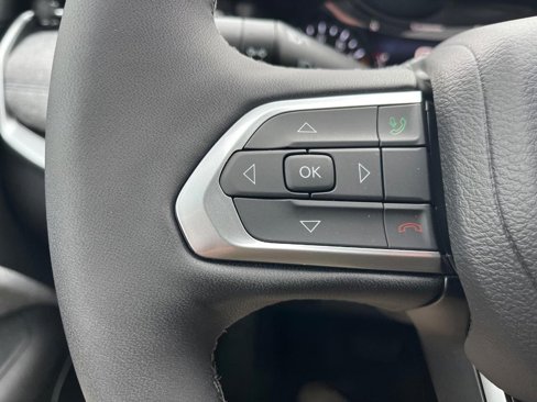New 2025 Jeep Compass Latitude image 19