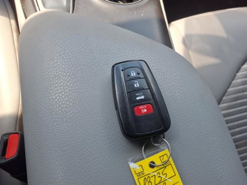 Used 2022 Toyota Camry SE image 11