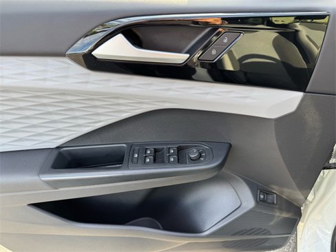 Certified 2022 Volkswagen Taos S image 8