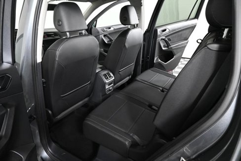 Used 2018 Volkswagen Tiguan SEL image 18