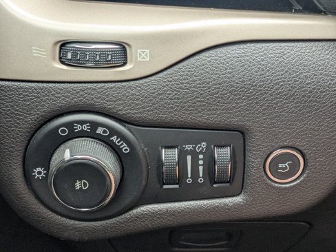 Used 2014 Jeep Cherokee Trailhawk w/ Comfort/Convenience Group image 24
