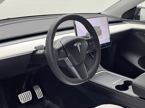 Used 2023 Tesla Model Y Performance image 10