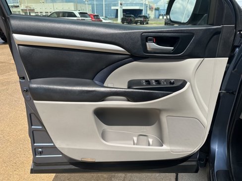 Used 2018 Toyota Highlander XLE image 8