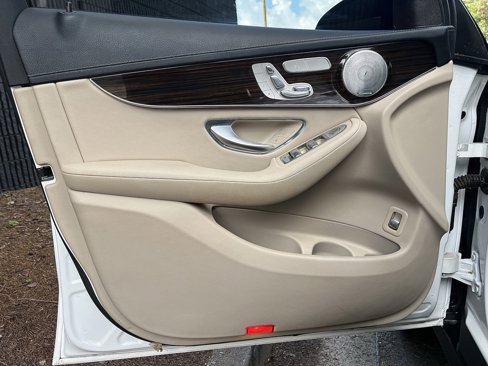Used 2017 Mercedes-Benz GLC 300 image 25