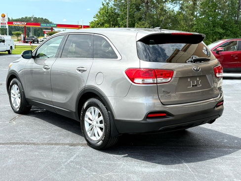 Used 2017 Kia Sorento L image 3