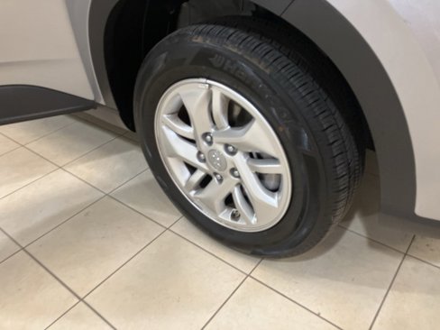 Used 2024 Hyundai Venue SE image 28