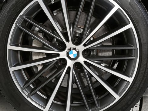 Used 2023 BMW 530i xDrive w/ Premium Package image 9