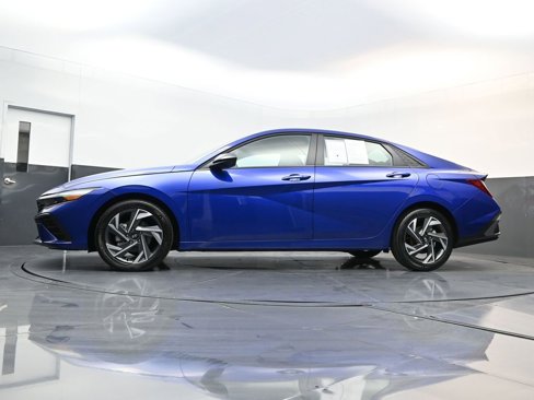 Certified 2025 Hyundai Elantra Sport image 26