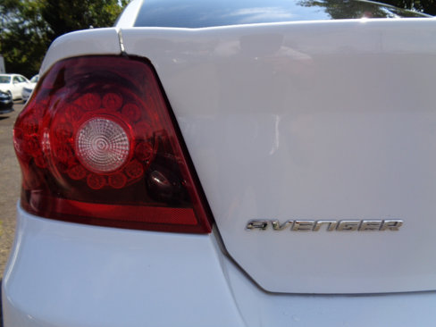 Used 2013 Dodge Avenger SE image 12