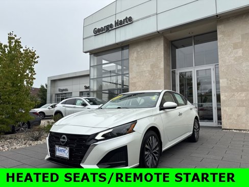 Used 2023 Nissan Altima 2.5 SV w/ SV Premium Package image 3