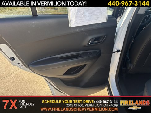 Certified 2022 Chevrolet Trax LT w/ LT Convenience Package image 32