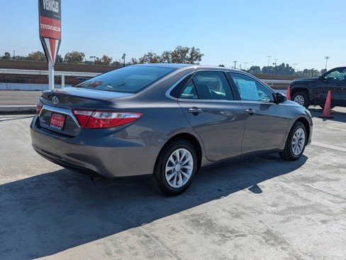 Used 2017 Toyota Camry LE image 8