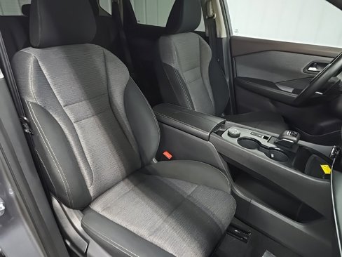 Used 2021 Nissan Rogue SV image 14