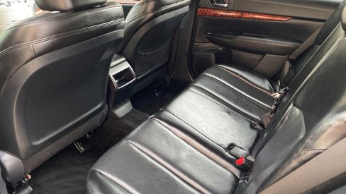 Used 2010 Subaru Outback 2.5i Limited image 11