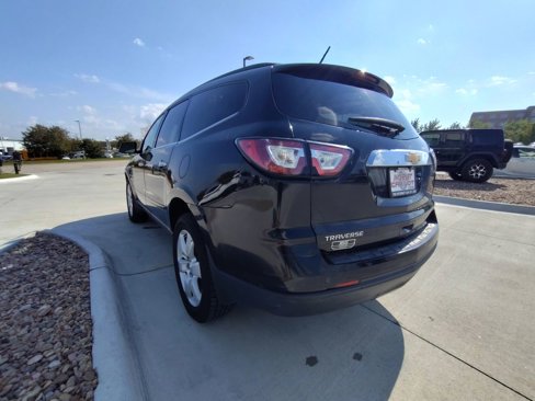 Used 2017 Chevrolet Traverse LT w/ Style and Technology Package image 8