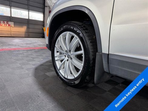Used 2014 Volkswagen Tiguan SE image 7