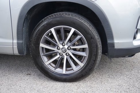 Used 2017 Toyota Highlander FWD V6 image 8