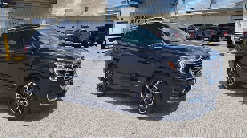 Used 2024 GMC Terrain SLT w/ Infotainment Package II image 32
