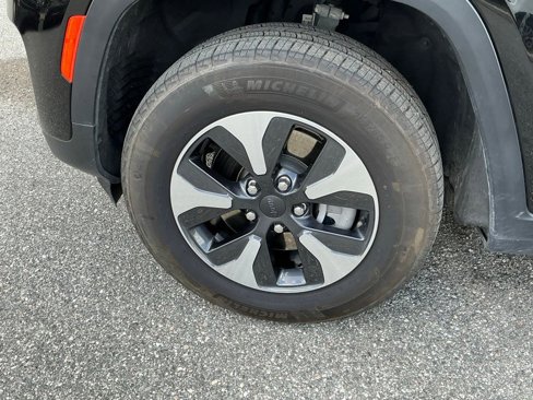 Used 2023 Jeep Grand Cherokee 4WD 4xe image 11