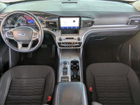 Used 2020 Ford Explorer XLT image 18