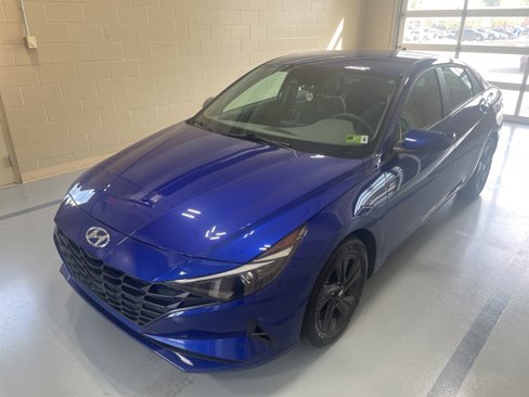 Used 2023 Hyundai Elantra Blue image 3