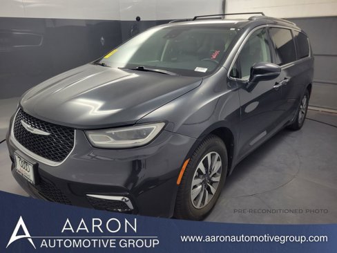 Used 2021 Chrysler Pacifica Touring-L image 1